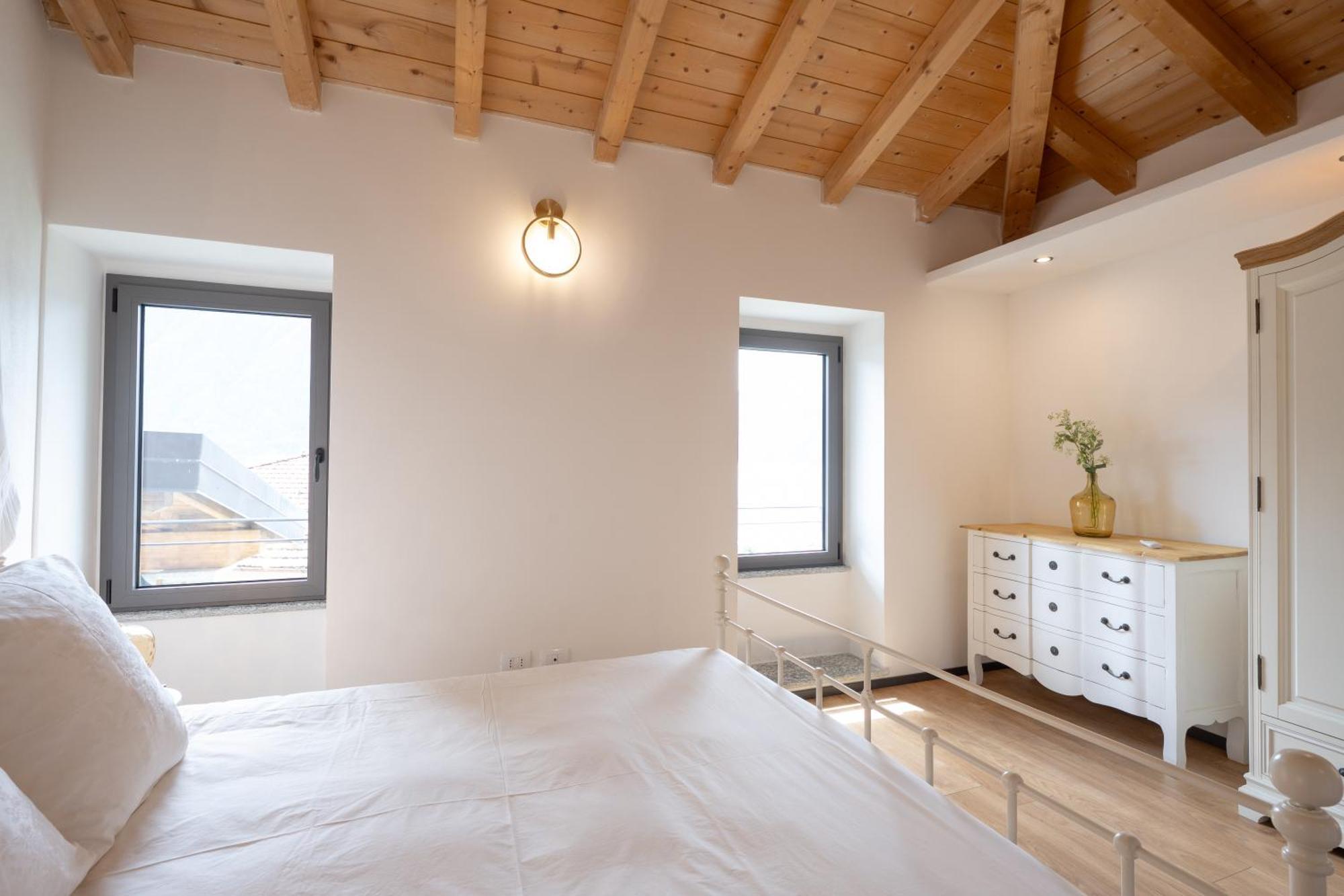 Lora Villa, With Lake View 欧苏西奥 外观 照片