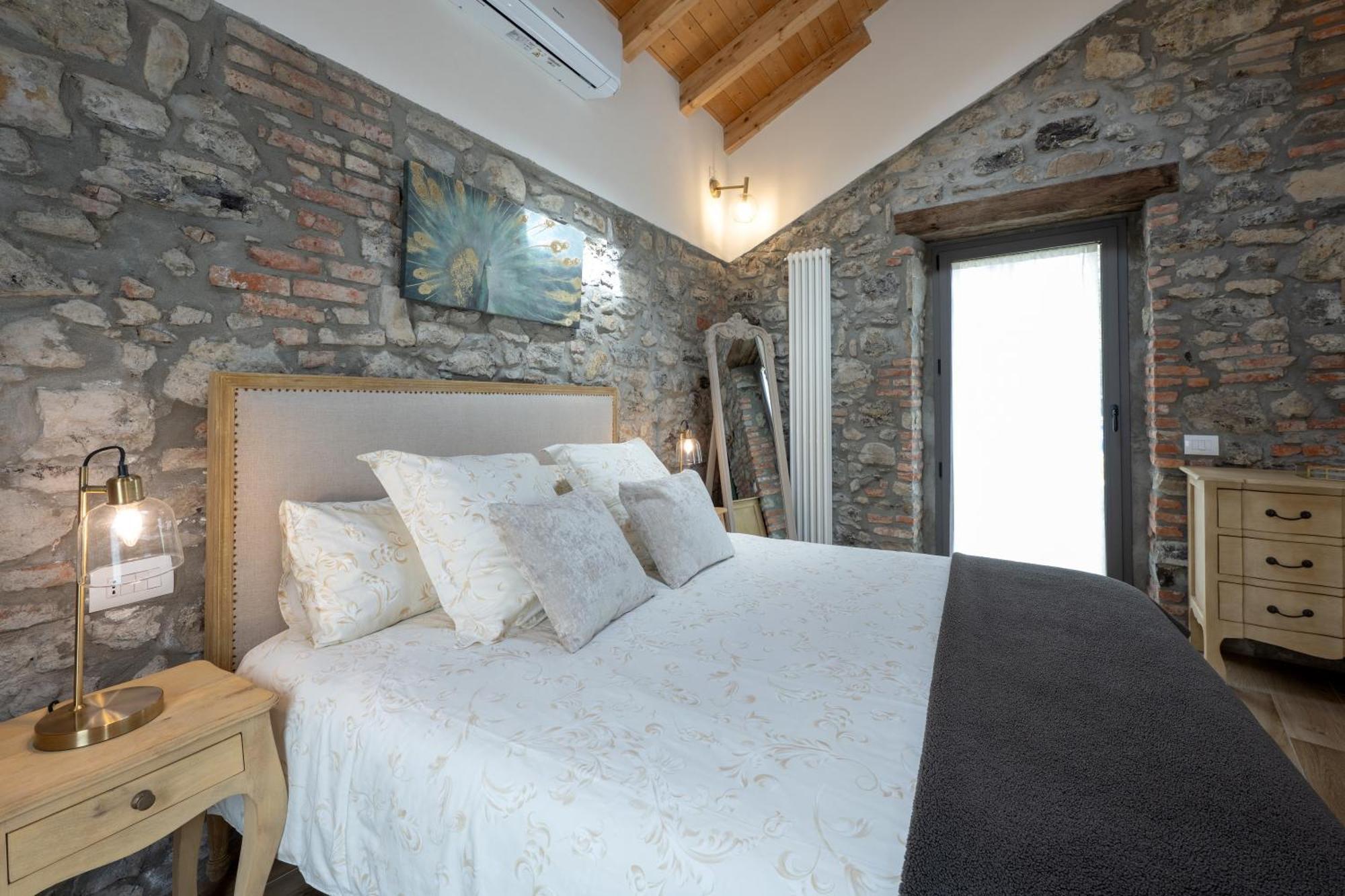 Lora Villa, With Lake View 欧苏西奥 外观 照片